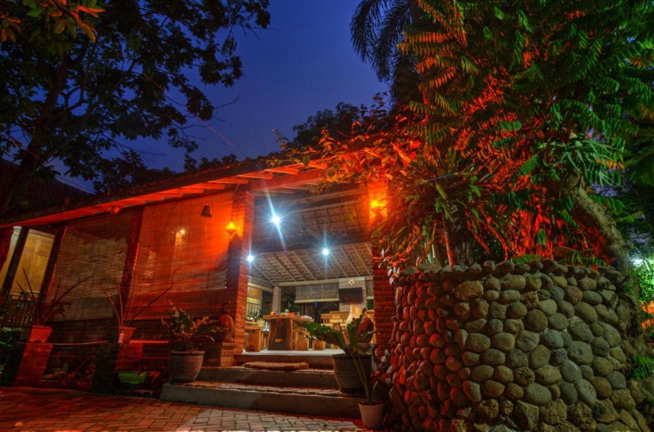 Bata Merah Homestay Banyuwangi  Eksteriør billede