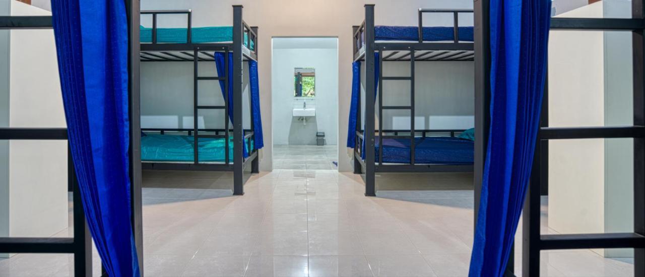 Bata Merah Homestay Banyuwangi  Eksteriør billede